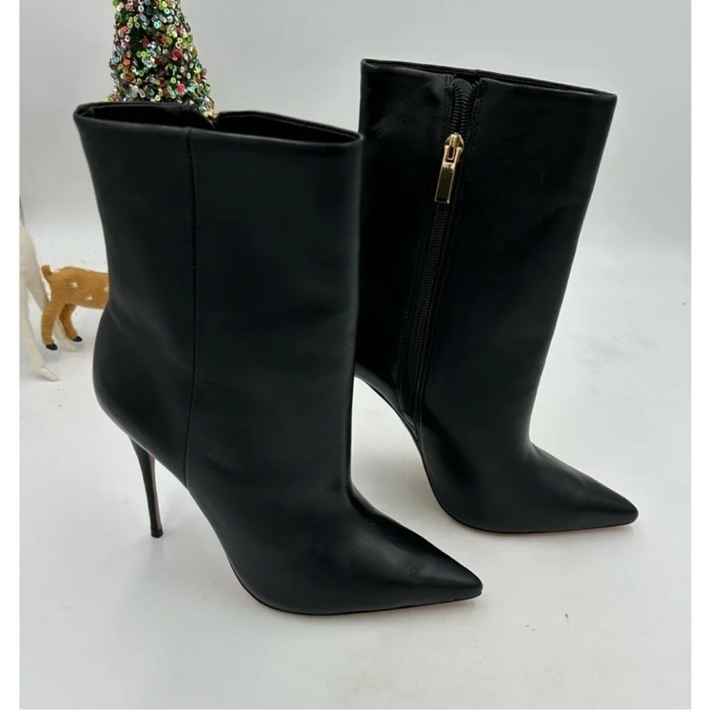 Women’s Saks, Fifth Avenue, leather ankle boots size 40